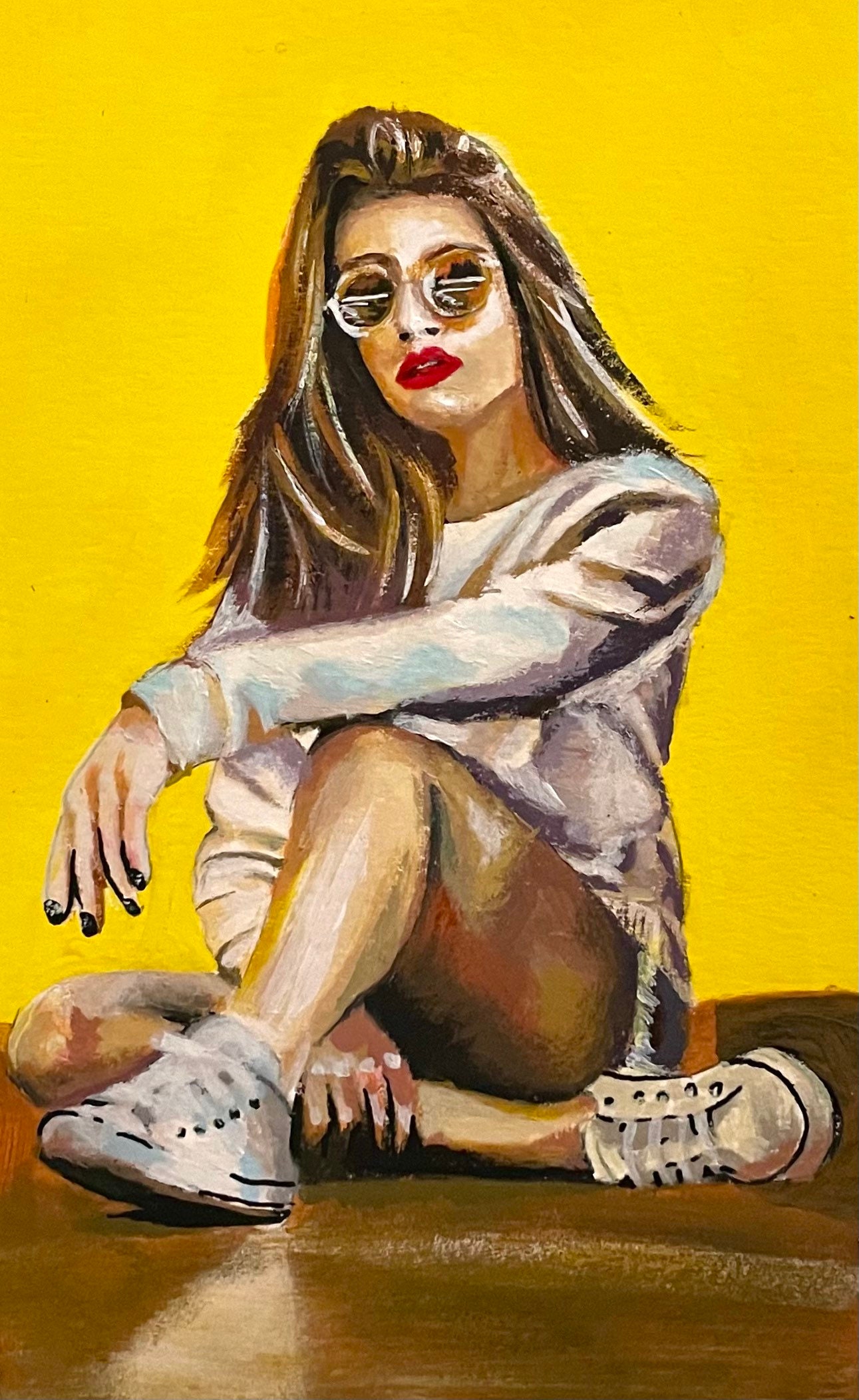 A sun-yellow backdrop, dark sunglasses and a relaxed pose. A playful study with a seventies spirit.